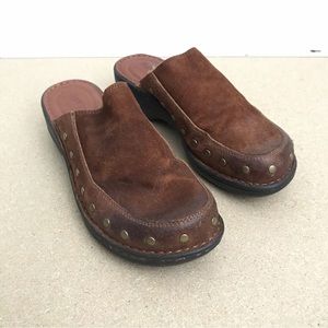 Born Majesty Brown Studded Round Toe Women's Mules Clogs Size 8W